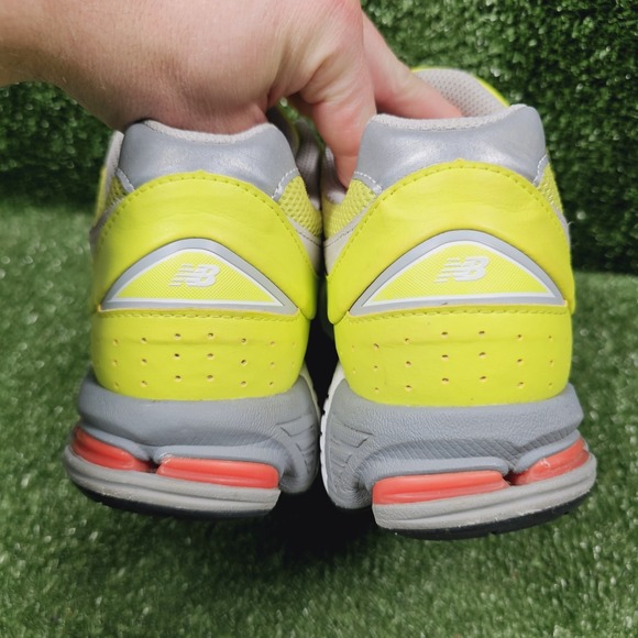 New Balance 2002R Sulphur Yellow Neon Athletic Casual Sneakers Mens Size 10.5 - Picture 5 of 10